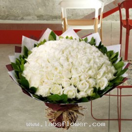 99 White Roses Bouquet